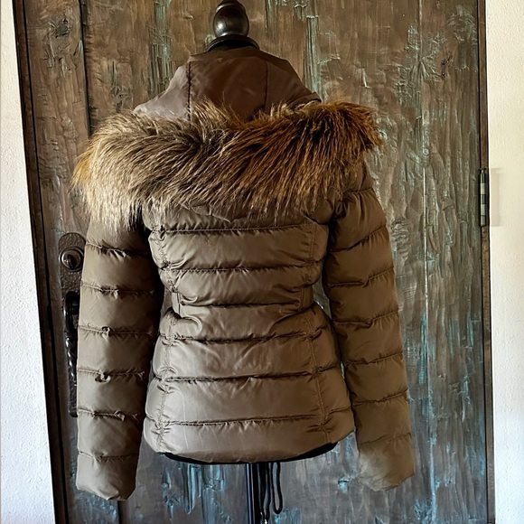 North Face Puffer Coat - Picture 3 of 7